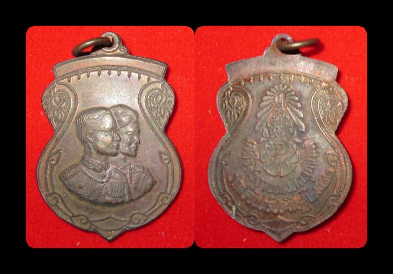 เหรียญในหลวงรัชกาลที่ ๙ พระราชินี ออกวัดศรีจันทร์ประดิษฐ์ ๒๕๒๒ (ขายแล้ว)