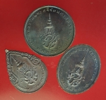17252 เหรียญพระแก้วมรกต สามฤดู วัดพระศรีรัตนศาสดาราม ปี 2525 เนื้อทองแดง 10.4