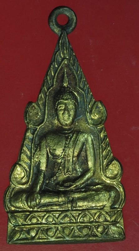 23725 เหรียญพระพุทธชินราช หลังอกเลา วัดมหาธาตุ พิษณุโลก ยุคก่อนปี 2500 กระหลั่ยทอง 54